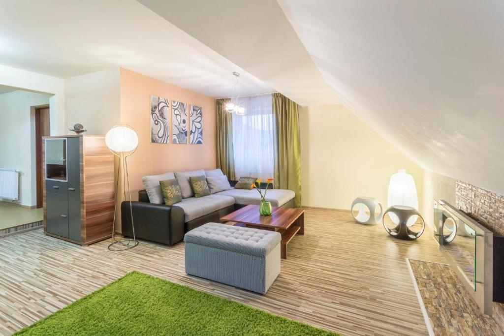 Hotel Sipox Штрба Экстерьер фото